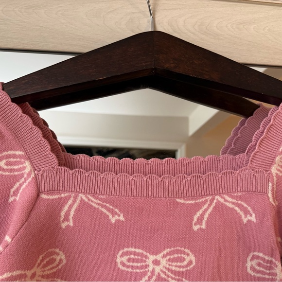Pink Bow Patterned Sweater - Picture 2 of 4